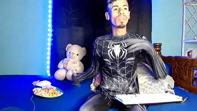 Snapshot of Alexx_1214 chatting on November 4, 2025, 11:59 pm Alexx 1214 online show from November 4, 2025, 11:59 pm