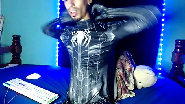 Snapshot of Alexx_1214 chatting on November 6, 2025, 12:22 am Alexx 1214 online show from November 6, 2025, 12:22 am