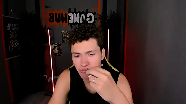 Snapshot of JonnyDarka chatting on October 18, 2025, 10:38 am JonnyDarka online show from October 18, 2025, 10:38 am