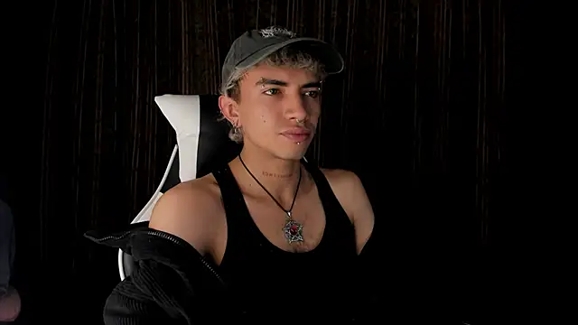 guynextdo0r online show from December 17, 2025, 11:00 pm