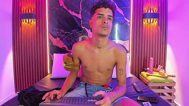 Lucky boys  X online show from November 10, 2025, 1:54 pm