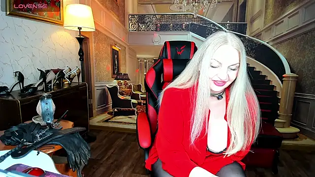 Nina Devillle online show from February 19, 2026, 1:23 am