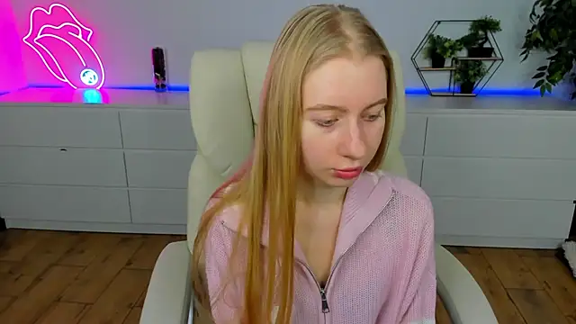 Alina Blonde online show from February 9, 2026, 6:39 am