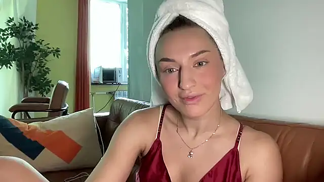 Snapshot of Lorynaa chatting on July 10, 2026, 10:18 am Lorynaa online show from July 10, 2026, 10:18 am