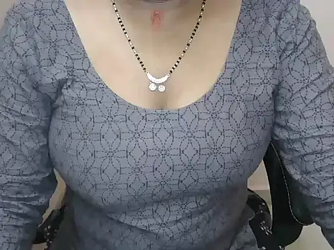 Snapshot of bold_naina chatting on October 18, 2025, 3:42 am bold naina online show from October 18, 2025, 3:42 am