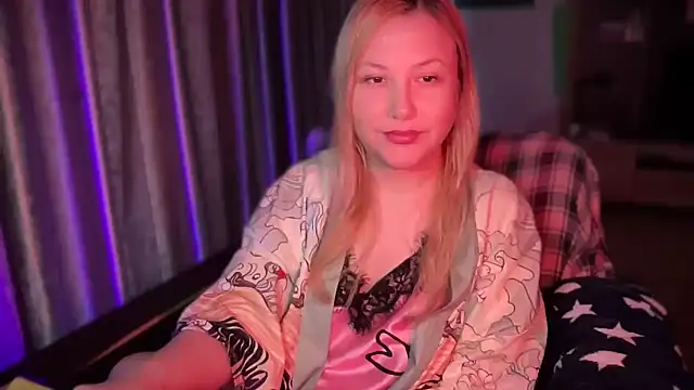 BikiHellena online show from November 7, 2025, 6:35 am