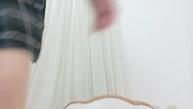  Mia land  online show from October 17, 2025, 1:25 pm