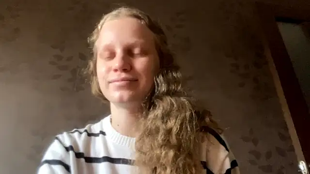 Snapshot of GlyndaCaver chatting on October 9, 2025, 12:14 pm GlyndaCaver online show from October 9, 2025, 12:14 pm