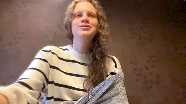 Snapshot of GlyndaCaver chatting on October 19, 2025, 11:11 am GlyndaCaver online show from October 19, 2025, 11:11 am