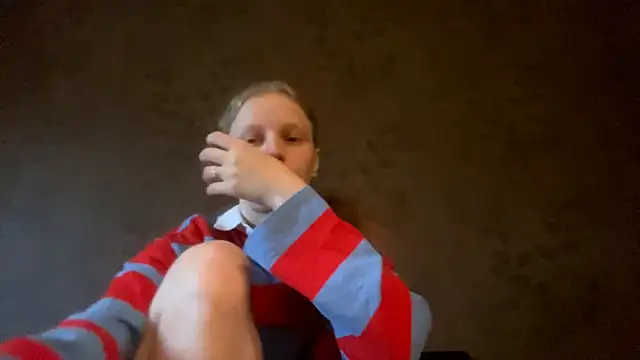Snapshot of GlyndaCaver chatting on October 22, 2025, 11:43 am GlyndaCaver online show from October 22, 2025, 11:43 am