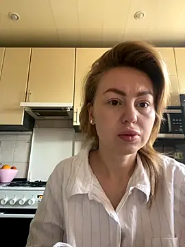 MartaLuna  online show from November 15, 2025, 6:44 am