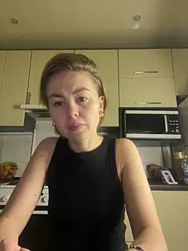 MartaLuna  online show from December 21, 2025, 2:13 pm