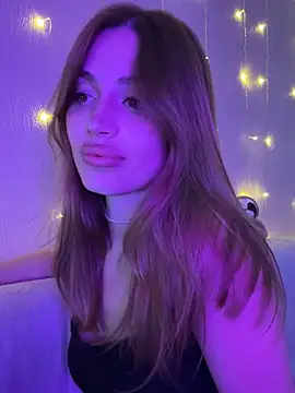 Elizabeth Tay online show from October 19, 2025, 5:02 pm