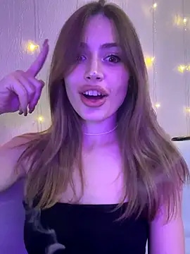 Elizabeth Tay online show from November 12, 2025, 4:40 pm