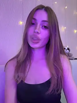 Elizabeth Tay online show from December 1, 2025, 5:40 pm