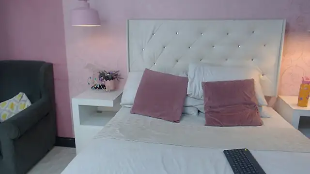 Snapshot of NatashaLimaa chatting on October 6, 2025, 2:42 am NatashaLimaa online show from October 6, 2025, 2:42 am