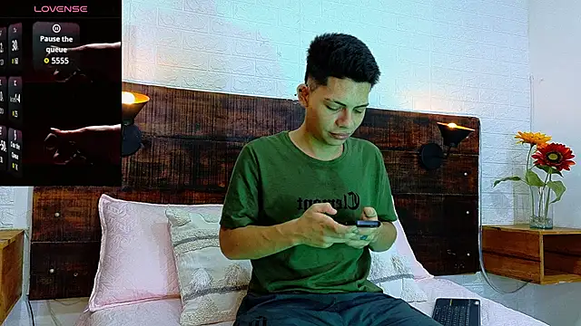 JhosuaVega online show from October 4, 2025, 2:31 am