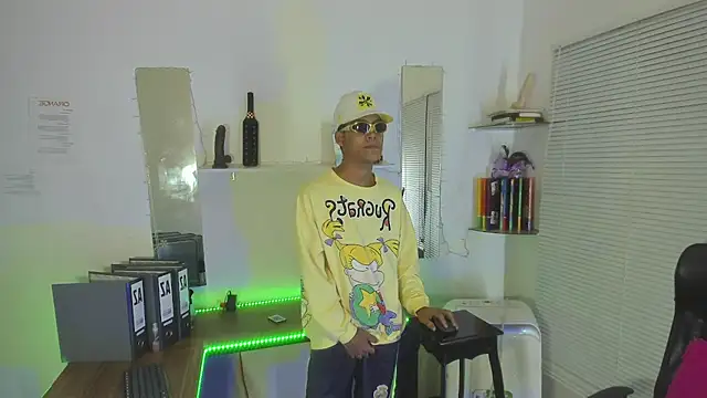Snapshot of xxKamadevaxx chatting on February 4, 2026, 12:33 pm xxKamadevaxx online show from February 4, 2026, 12:33 pm