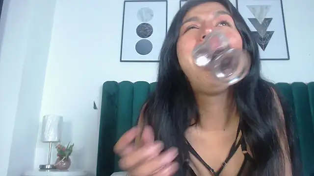 Keila Fg online show from November 8, 2025, 1:00 pm