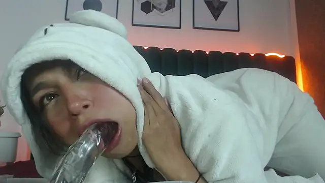 Keila Fg online show from November 12, 2025, 8:19 pm