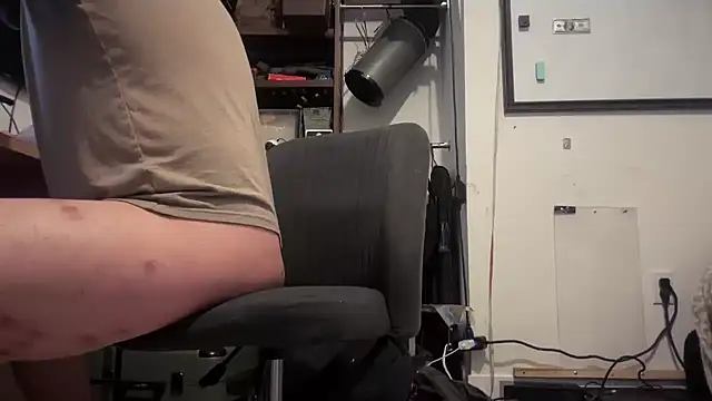 jasoncali305 online show from December 4, 2025, 9:51 am