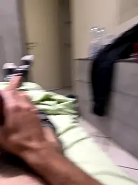 alexbergo87 online show from September 22, 2025, 8:11 pm