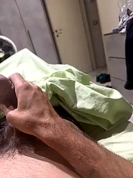 alexbergo87 online show from September 23, 2025, 8:34 pm