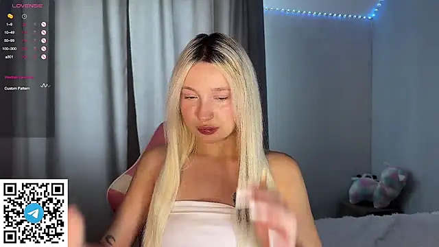 Snapshot of JennyFoxys chatting on September 19, 2025, 9:32 am JennyFoxys online show from September 19, 2025, 9:32 am