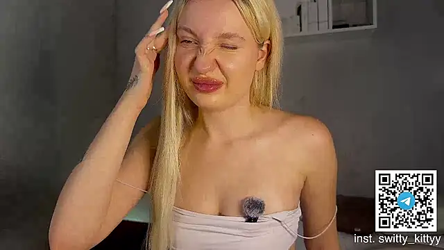 Snapshot of JennyFoxys chatting on October 25, 2025, 10:23 am JennyFoxys online show from October 25, 2025, 10:23 am