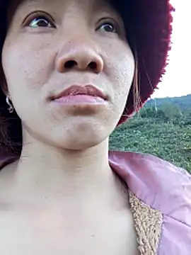 bonnie-00 online show from November 30, 2025, 9:24 am