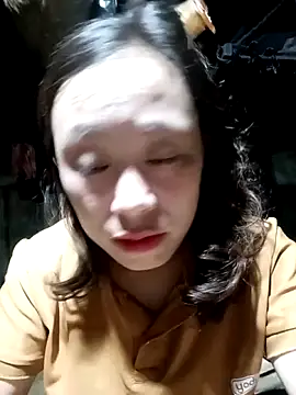 lyuyenkk online show from October 3, 2025, 2:47 pm