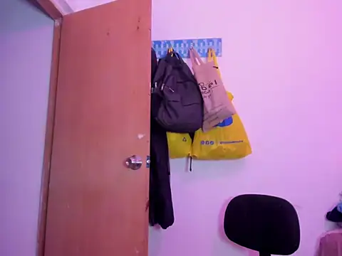 Snapshot of Annie_rosse1017 chatting on February 11, 2026, 6:07 am Annie rosse1017 online show from February 11, 2026, 6:07 am