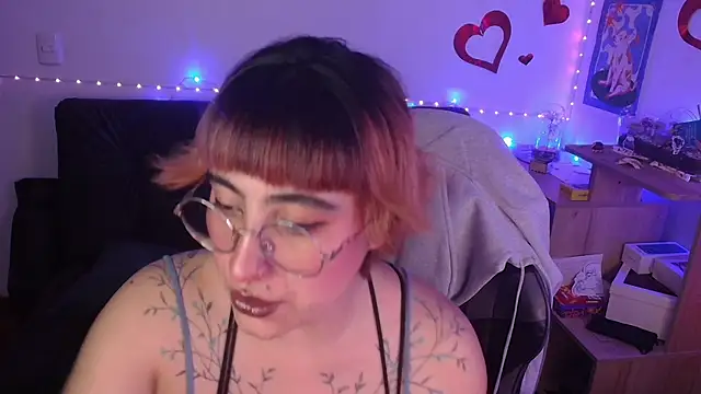 Miacatsito3 online show from April 17, 2026, 4:04 am