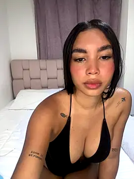 karolaalcendra online show from September 27, 2025, 3:22 am