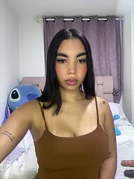 karolaalcendra online show from November 17, 2025, 3:45 am