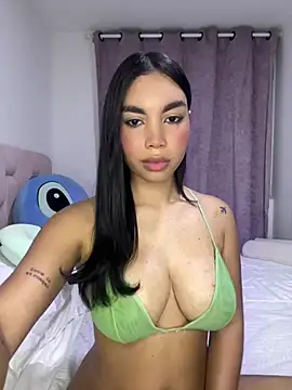 karolaalcendra online show from February 11, 2026, 3:33 am