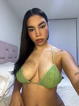 karolaalcendra online show from March 25, 2026, 1:44 am