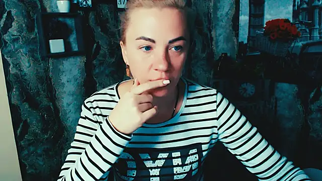 EmmaCat  online show from November 10, 2025, 5:06 am