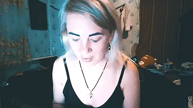 EmmaCat  online show from November 14, 2025, 5:33 pm