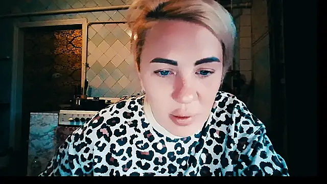 EmmaCat  online show from January 18, 2026, 10:19 am