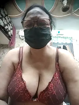 thehotlady online show from October 3, 2025, 5:43 pm