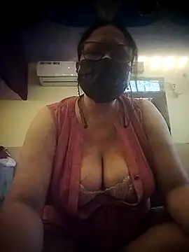 thehotlady online show from April 20, 2026, 11:35 am