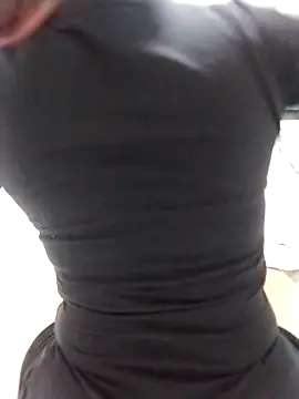 LaraCaliente online show from April 14, 2026, 2:06 am