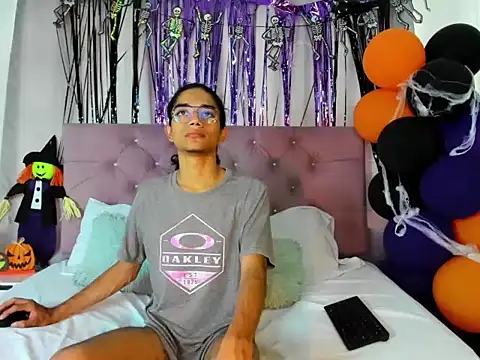 EthanBlackwoodd online show from November 1, 2025, 7:16 pm