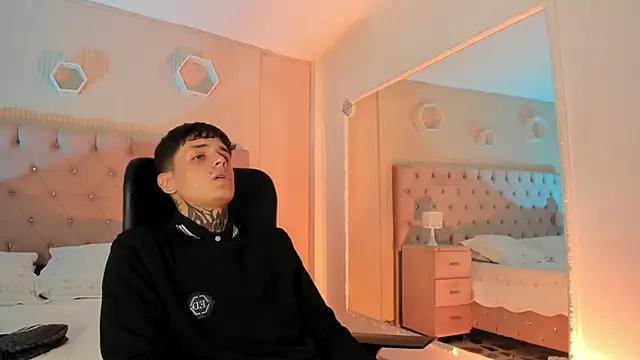 Declan-Fox online show from October 27, 2025, 4:05 am