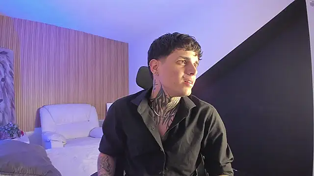 Declan-Fox online show from November 25, 2025, 5:18 am