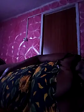 Snapshot of Rosabela04 chatting on February 15, 2026, 11:45 pm Rosabela04 online show from February 15, 2026, 11:45 pm