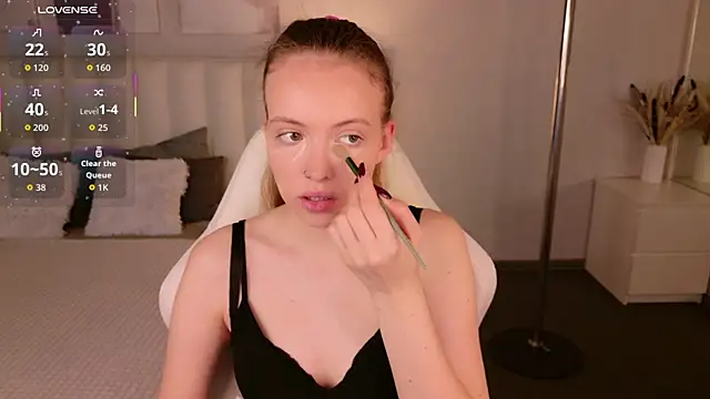 SallyPinkman online show from September 21, 2025, 9:11 am