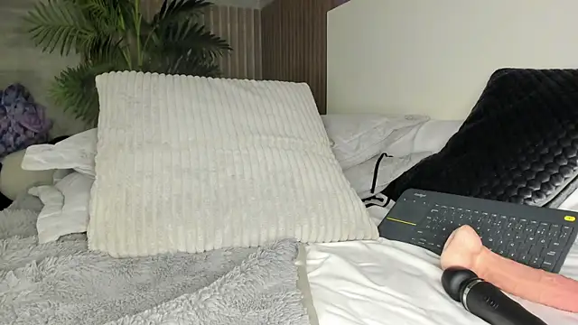 Amber Santana online show from April 11, 2026, 7:45 am