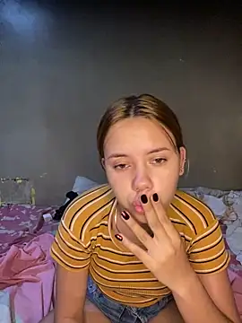 coupleyys online show from January 7, 2026, 8:33 pm